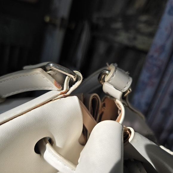 🍋 Vegan leather festival bucket bag with punch out detail - Picture 9 of 13